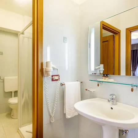 Charming Rina Sea 1 Bedroom Air-con Wifi Sleeps 4 Persons Apartament *