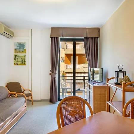 Charming Rina Sea 1 Bedroom Air-con Wifi Sleeps 4 Persons *