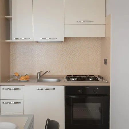 Charming Rina Sea 1 Bedroom Air-con Wifi Sleeps 4 Persons Apartament